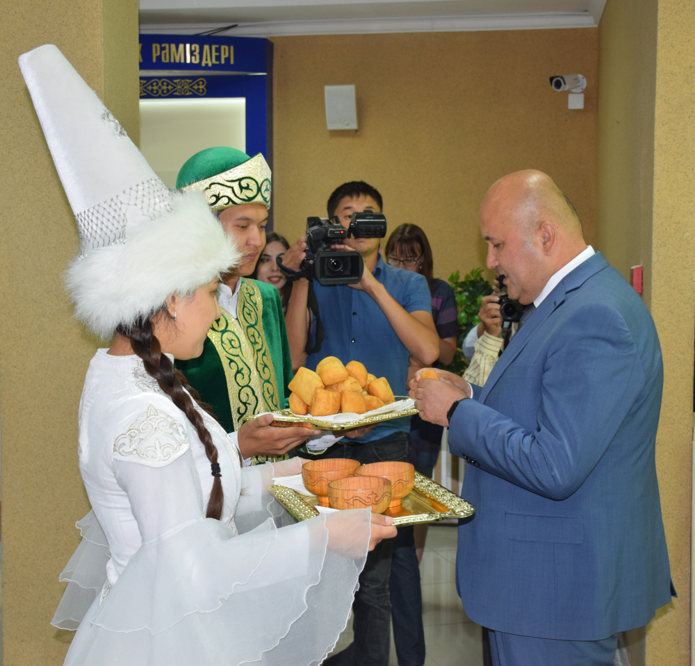 АНК Акмолинской области в дар от посольства Таджикистана получила национальные музыкальные инструменты