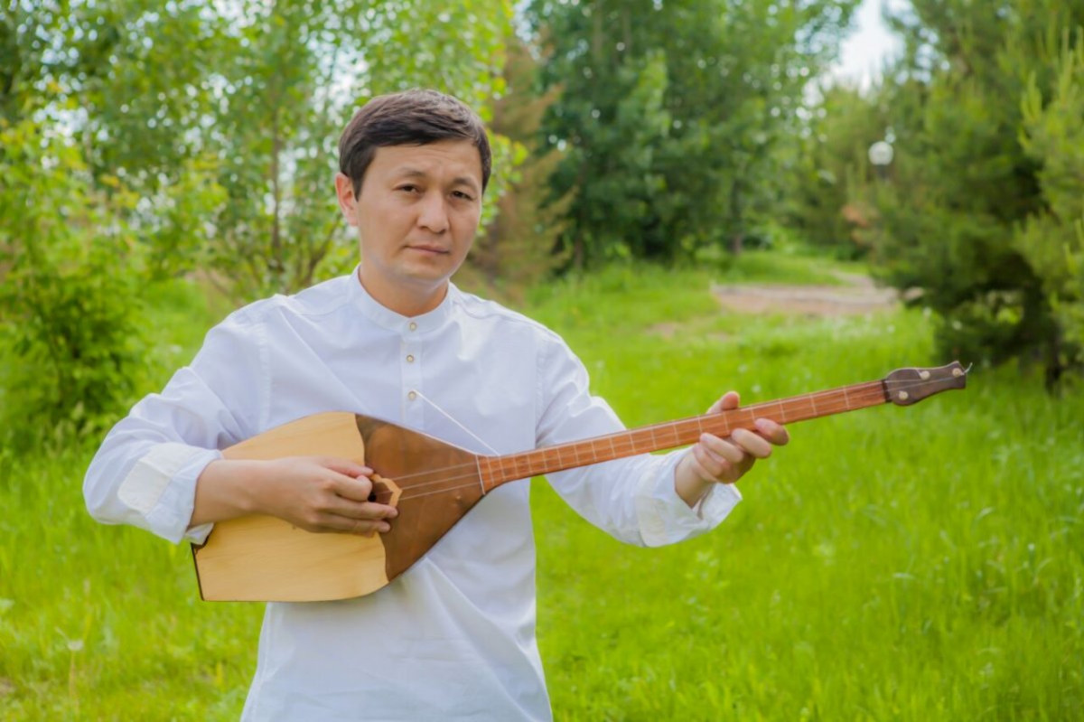 Халық әндерінің жанашыры Аллажар Қайбар бала тәрбиесі жөніндегі ойымен бөлісті