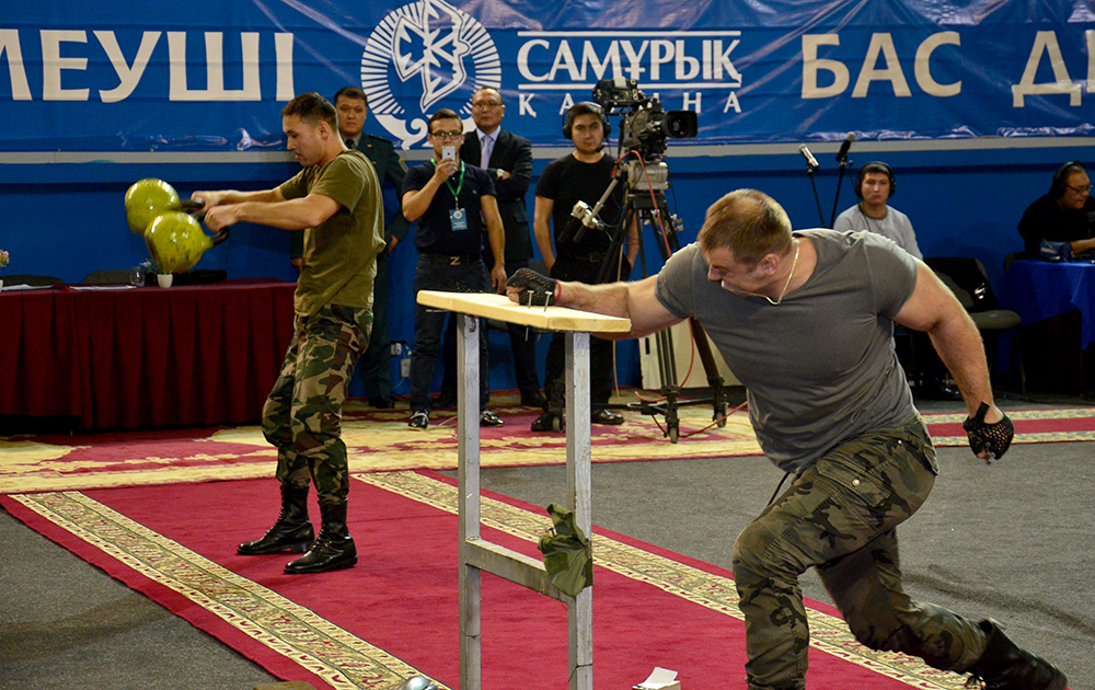 Все титулованные спортсмены на одном ковре